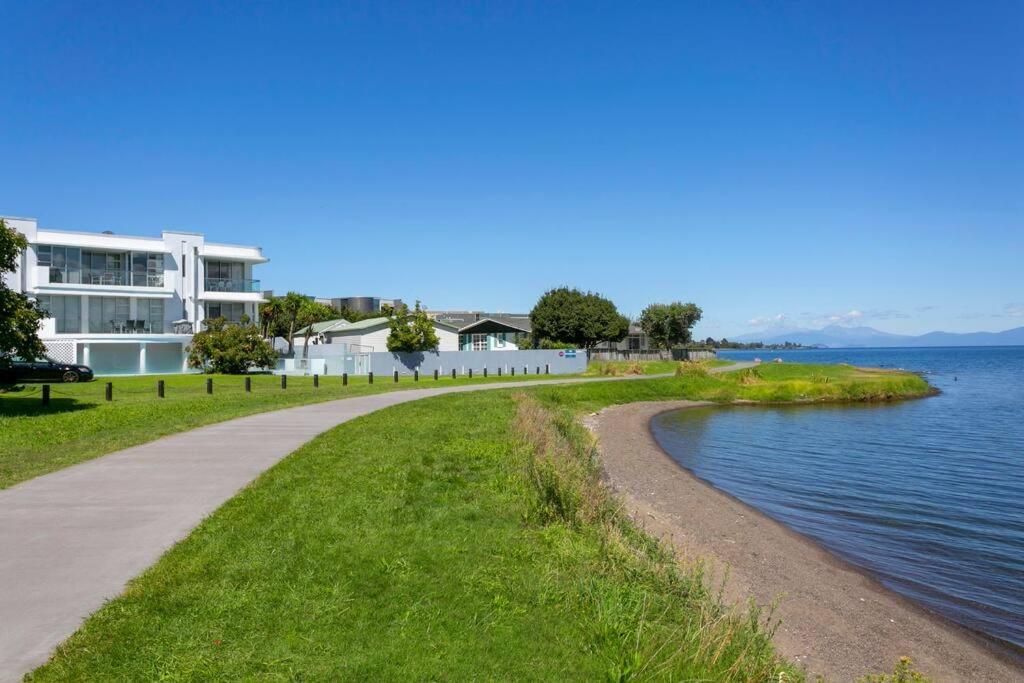 Waimahana - Luxury By The Lake Taupo Exterior photo